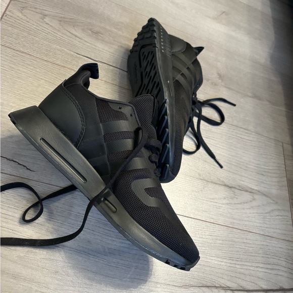 Big boys Adidas running sneakers. Black color. Size 6 big boys. - Picture 1 of 11